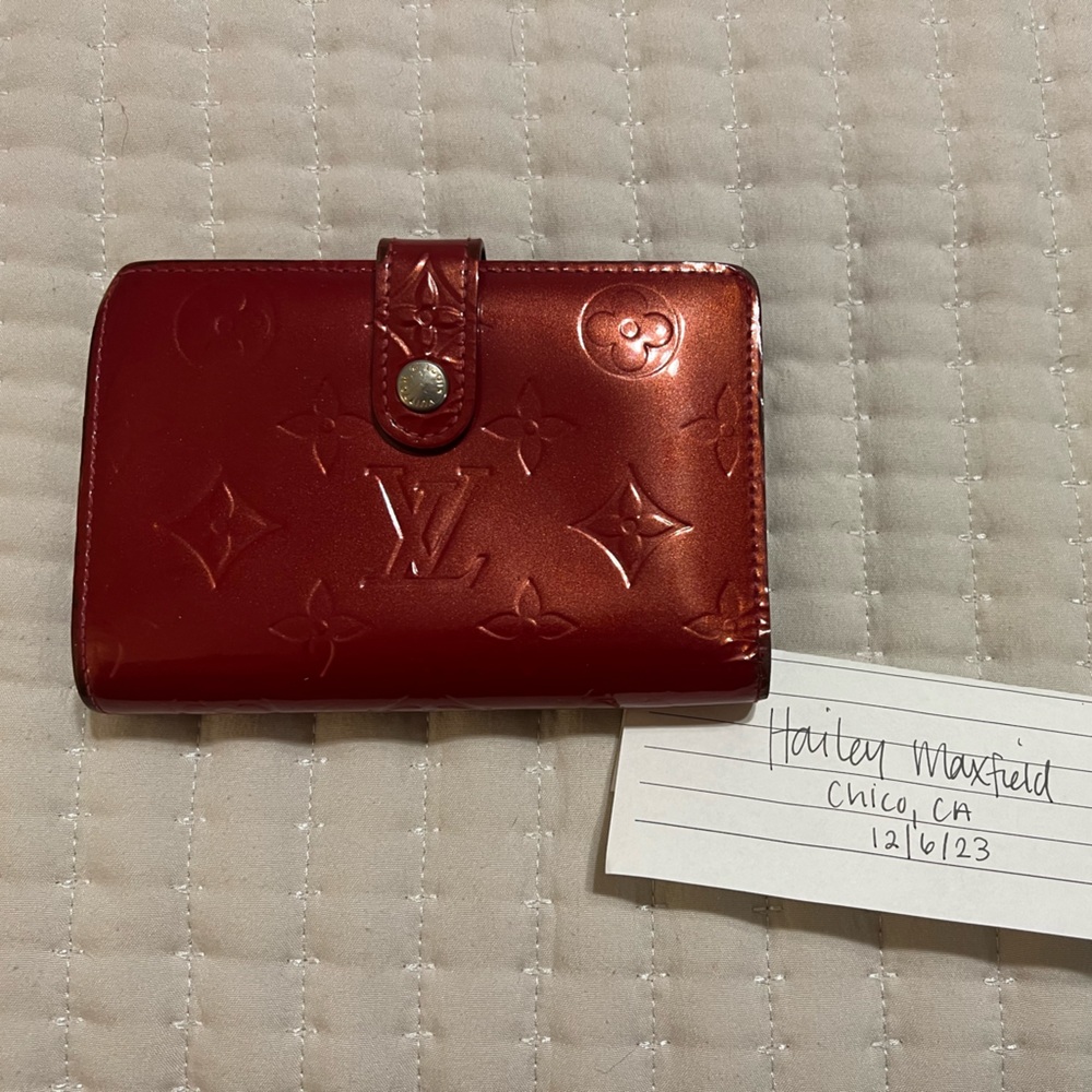 EUC LOUIS VUITTON Red
Vernis Kisslock Wallet
